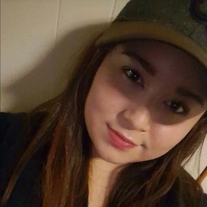 Meet your Posher, Estefany